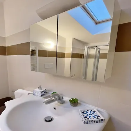 Appartement Chic Apt Near Piazza Duomo, Milan