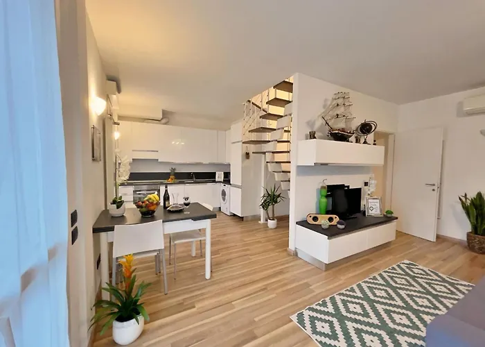 Chic Apt Near Piazza Duomo, Milan Milano