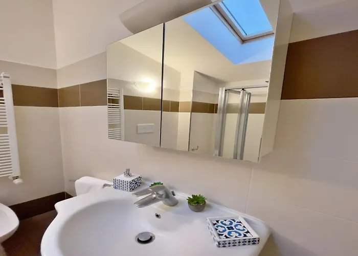 Lejlighed Chic Apt Near Piazza Duomo, Milan