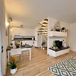 Chic Apt Near Piazza Duomo, Milan Milão