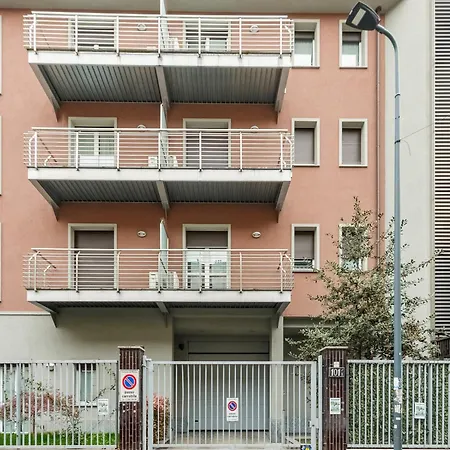 Chic Apt Near Piazza Duomo, Milan Milán