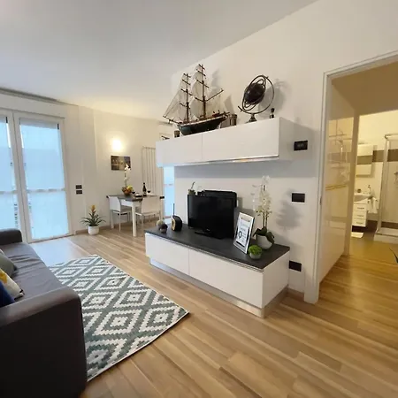 Chic Apt Near Piazza Duomo, Milan * 米兰