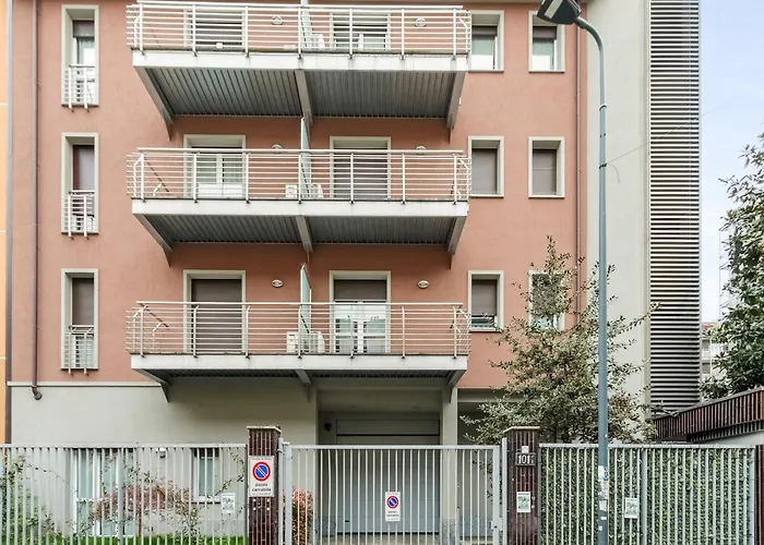 Chic Apt Near Piazza Duomo, Milan Mailand