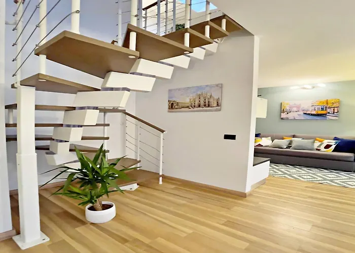 Chic Apt Near Piazza Duomo, Milan